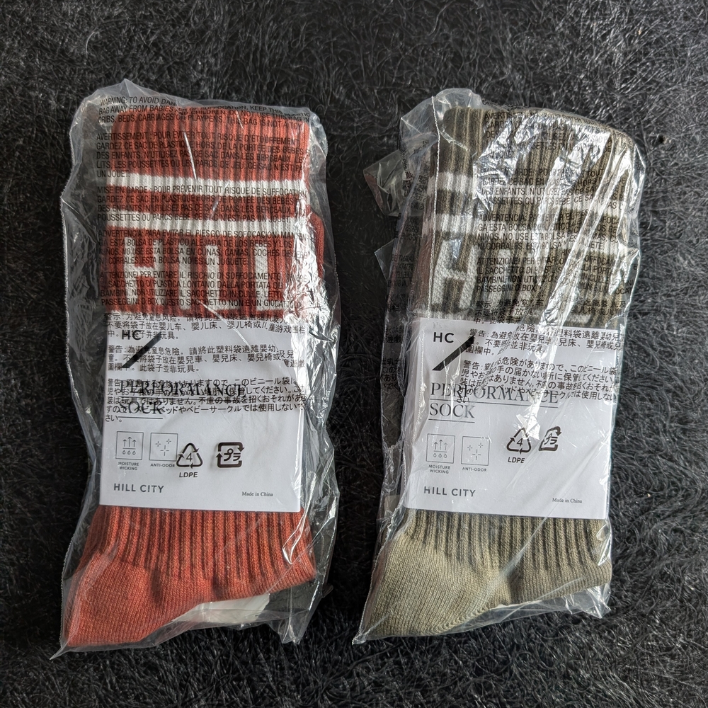 Hill City Pair of Red and Green Socks One Size